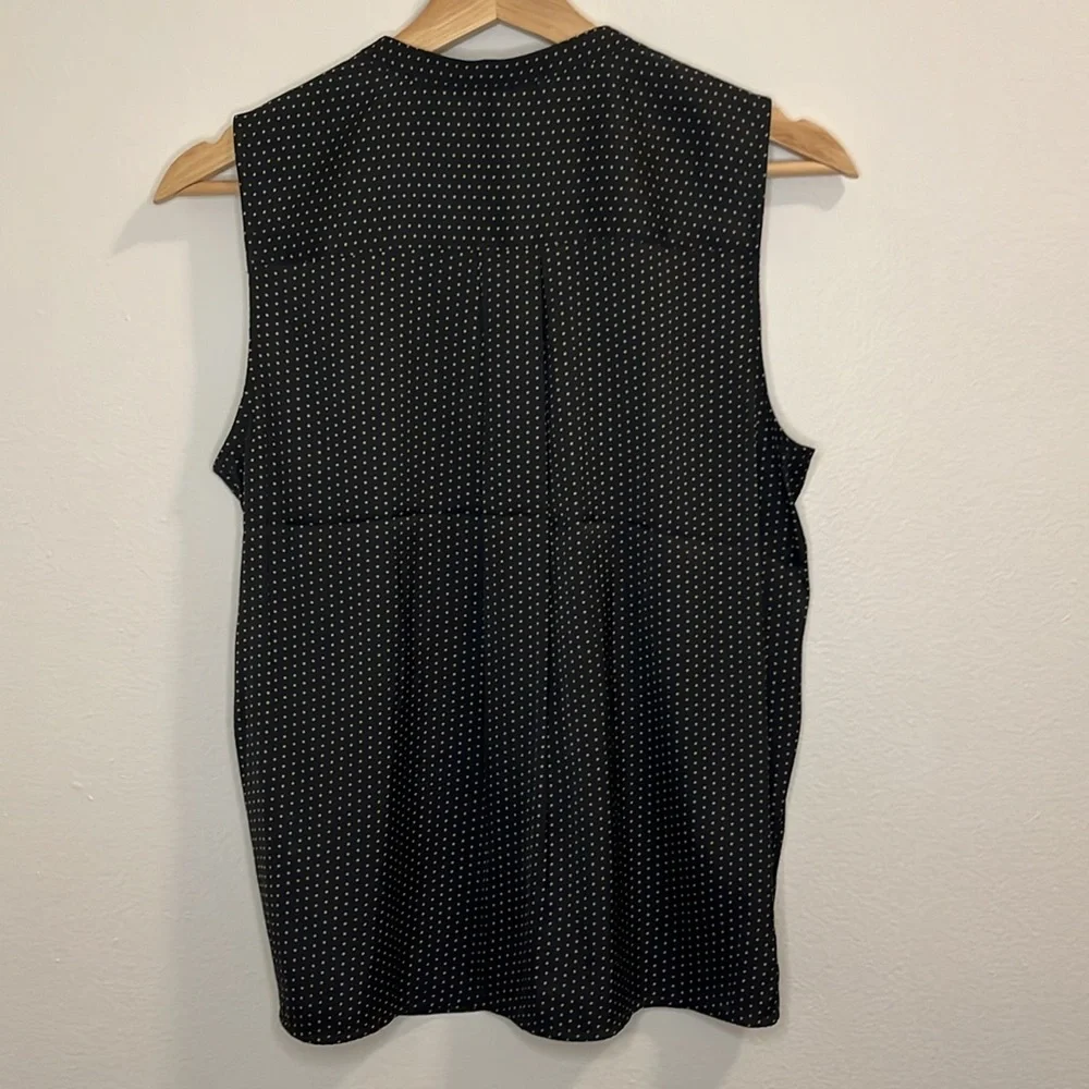 Banana Republic Top in Black and Tan Polka Dots size Petite Medium - Picture 3 of 6
